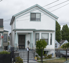 2124 E 17th St in Oakland, CA - Foto de edificio - Building Photo