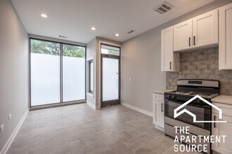5422 W Belmont Ave in Chicago, IL - Building Photo - Building Photo
