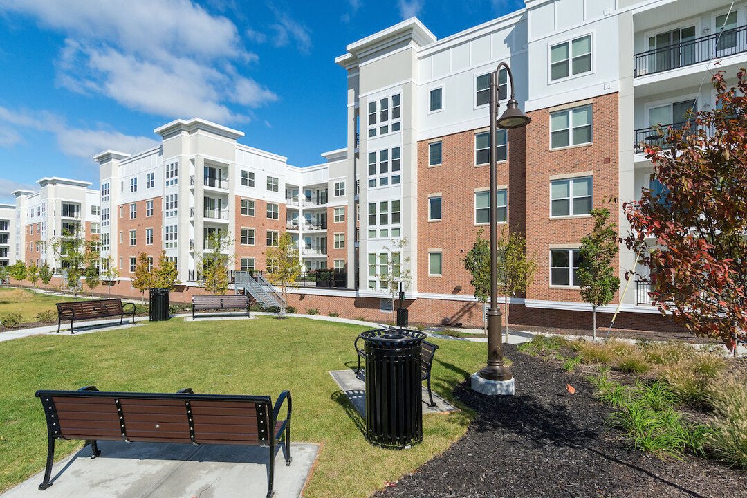 Liberty Bay Club in Bayonne, NJ - Building Photo