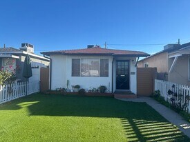 3310 W Chandler Blvd in Burbank, CA - Building Photo