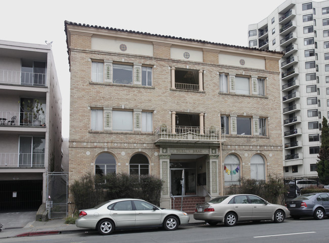 Dull Brae Apartments in Oakland, CA - Foto de edificio - Building Photo