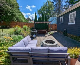 173 Pleasant St in Leicester, MA - Building Photo - Building Photo