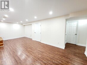 77 Waringstown Dr in Toronto, ON - Building Photo - Building Photo