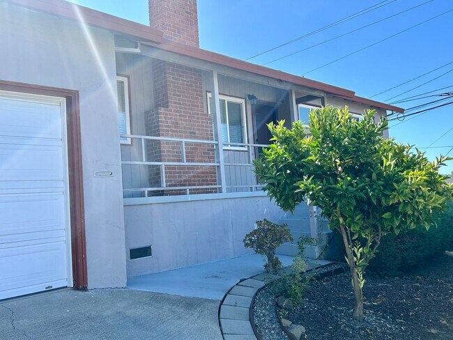 19174 Gliddon St in Castro Valley, CA - Building Photo - Building Photo