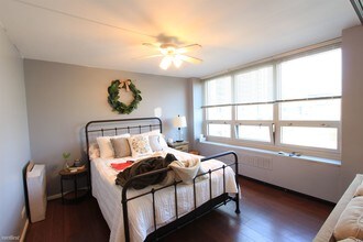 88 W Schiller St-Unit -Apt 405 in Chicago, IL - Building Photo - Building Photo