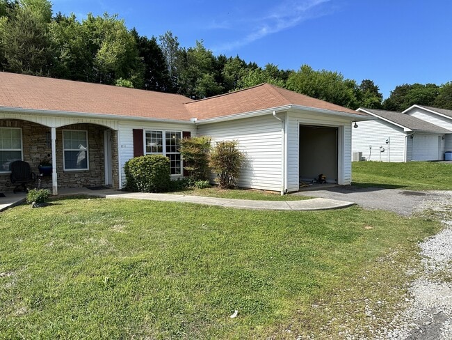 2252 Mentor Rd in Louisville, TN - Building Photo - Building Photo