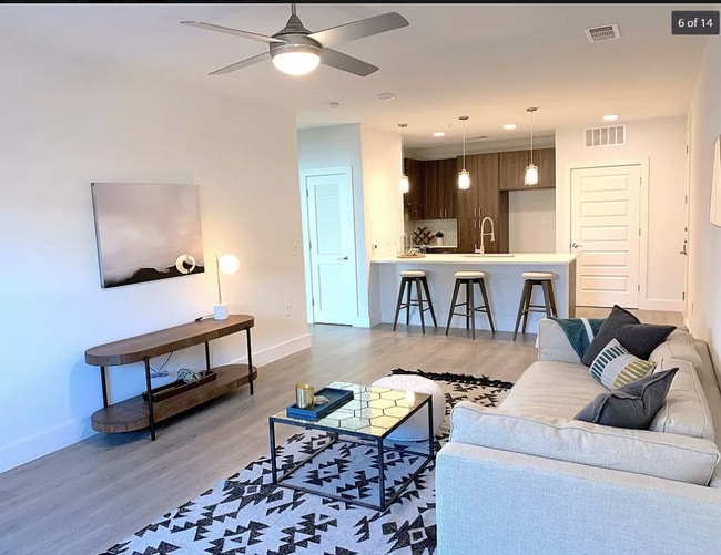 2213 Poquito St, Unit 116 in Austin, TX - Foto de edificio - Building Photo