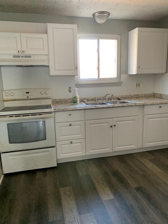 245 Laurel St-Unit -3 in Manchester, NH - Building Photo