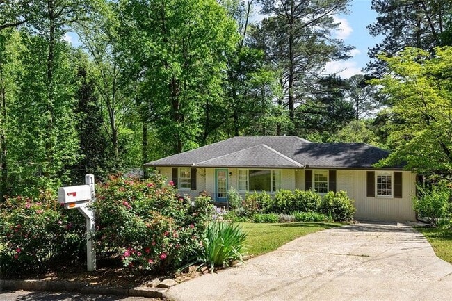 1143 Willivee Dr in Decatur, GA - Foto de edificio - Building Photo