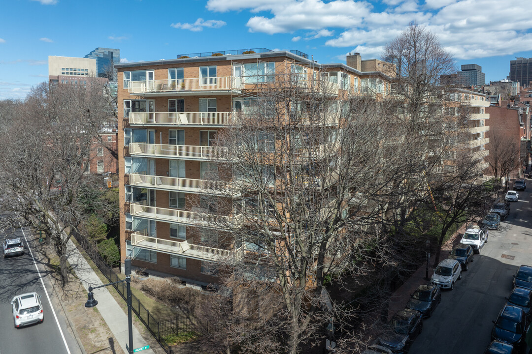 River House Condos in Boston, MA - Foto de edificio