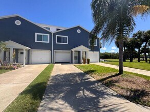 814 Hidden Harbour Dr in Indian Rocks Beach, FL - Foto de edificio - Building Photo