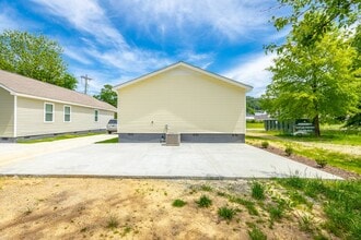 2011 S Lyerly St in Chattanooga, TN - Foto de edificio - Building Photo