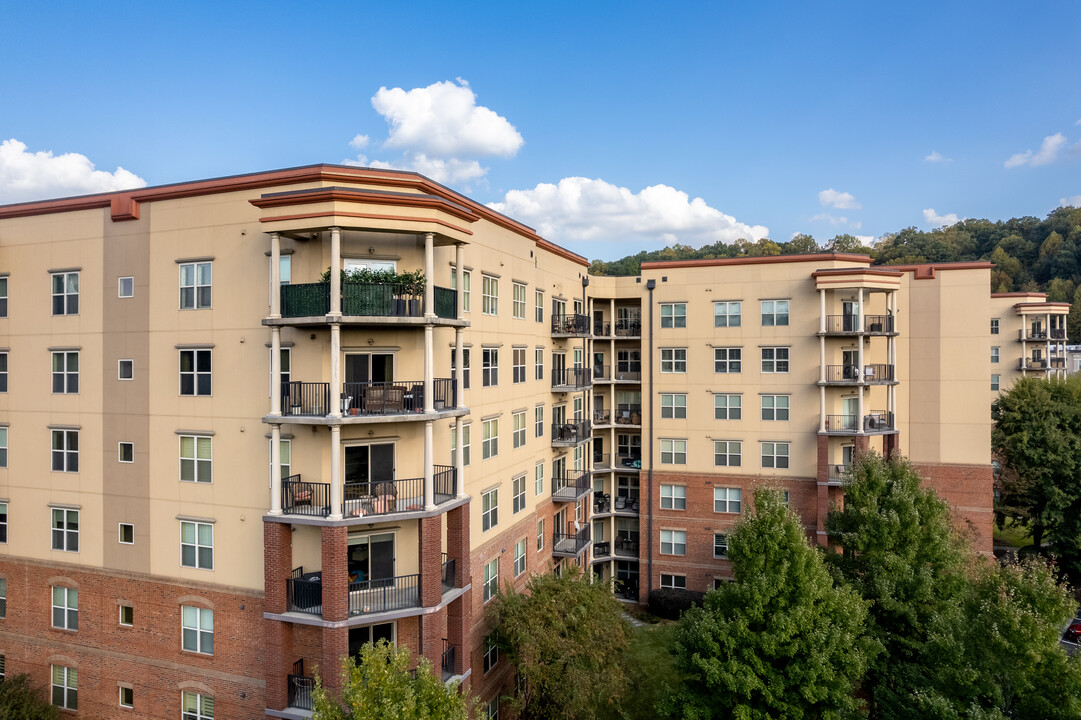 One River Place in Atlanta, GA - Building Photo