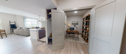 690 E Algonquin Rd in Schaumburg, IL - Building Photo - Building Photo