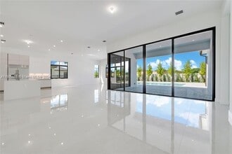 7308 SW 72nd Pl in Miami, FL - Foto de edificio - Building Photo