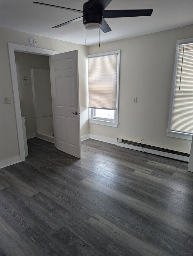 10 Village St in Willington, CT - Foto de edificio - Building Photo