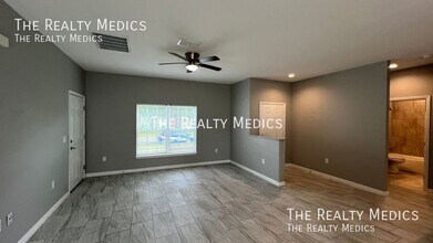 674 Toni St SW in Palm Bay, FL - Building Photo - Building Photo