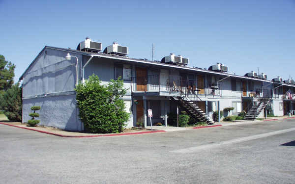 Huntington Places Apartments in Fresno, CA - Building Photo - Building Photo