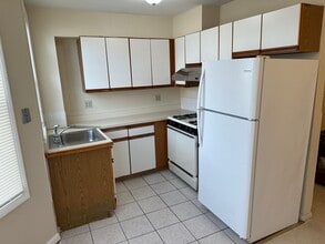 810 Brock Ave, Unit 3N in New Bedford, MA - Foto de edificio - Building Photo