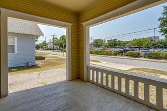 1317 Hurley Ave in Fort Worth, TX - Foto de edificio - Building Photo
