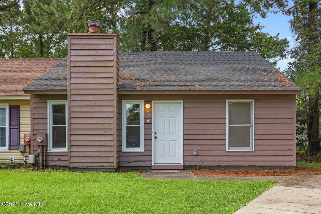 204 Corey Ct in Jacksonville, NC - Building Photo