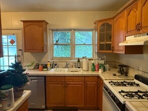 1775 Kelton Ave, Unit Like a Small House in Los Angeles, CA - Foto de edificio - Building Photo