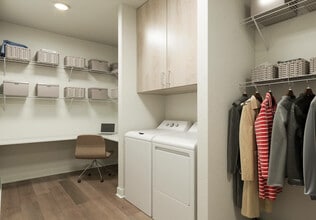 Heyday Oak Creek in Oak Creek, WI - Foto de edificio - Building Photo