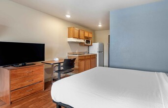 Furnished Studio in Wichita, KS - Foto de edificio - Building Photo