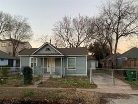 215 E 25th St in Houston, TX - Building Photo