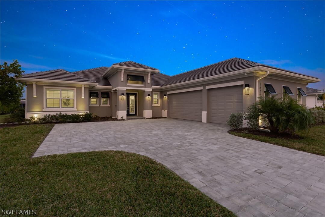 14265 Laguna Spgs Ln in Naples, FL - Building Photo