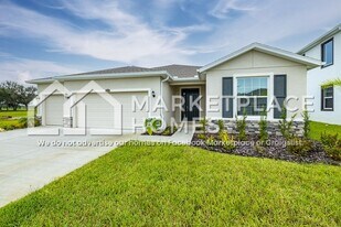 10913 Laxer Cay Loop in Zephyrhills, FL - Building Photo