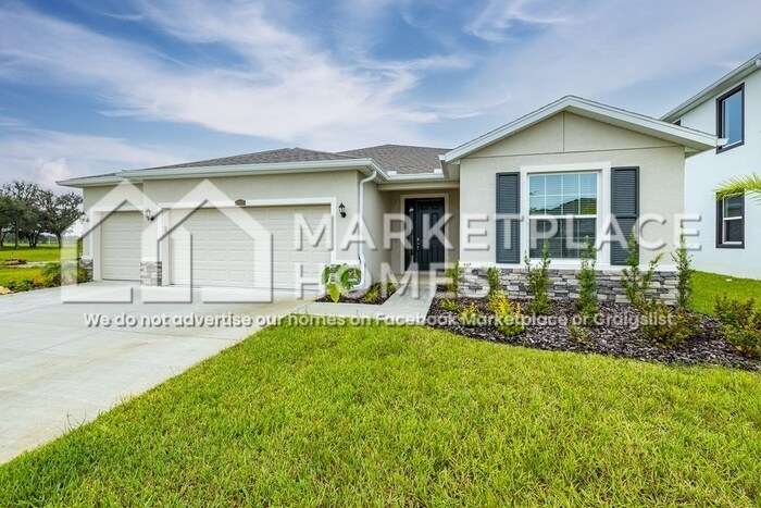 10913 Laxer Cay Loop in Zephyrhills, FL - Building Photo