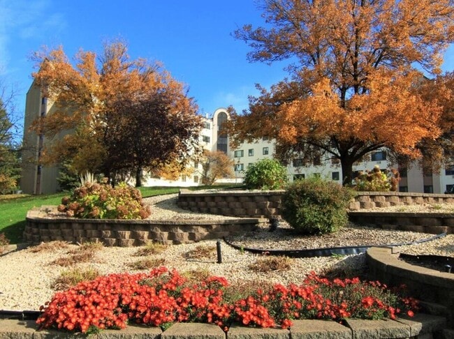 Chardon Court Apartments in New Hope, MN - Building Photo - Building Photo