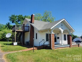 1435 Davie Ave in Statesville, NC - Building Photo