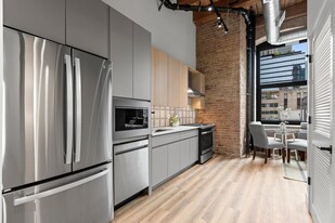 153 W Ohio St in Chicago, IL - Building Photo