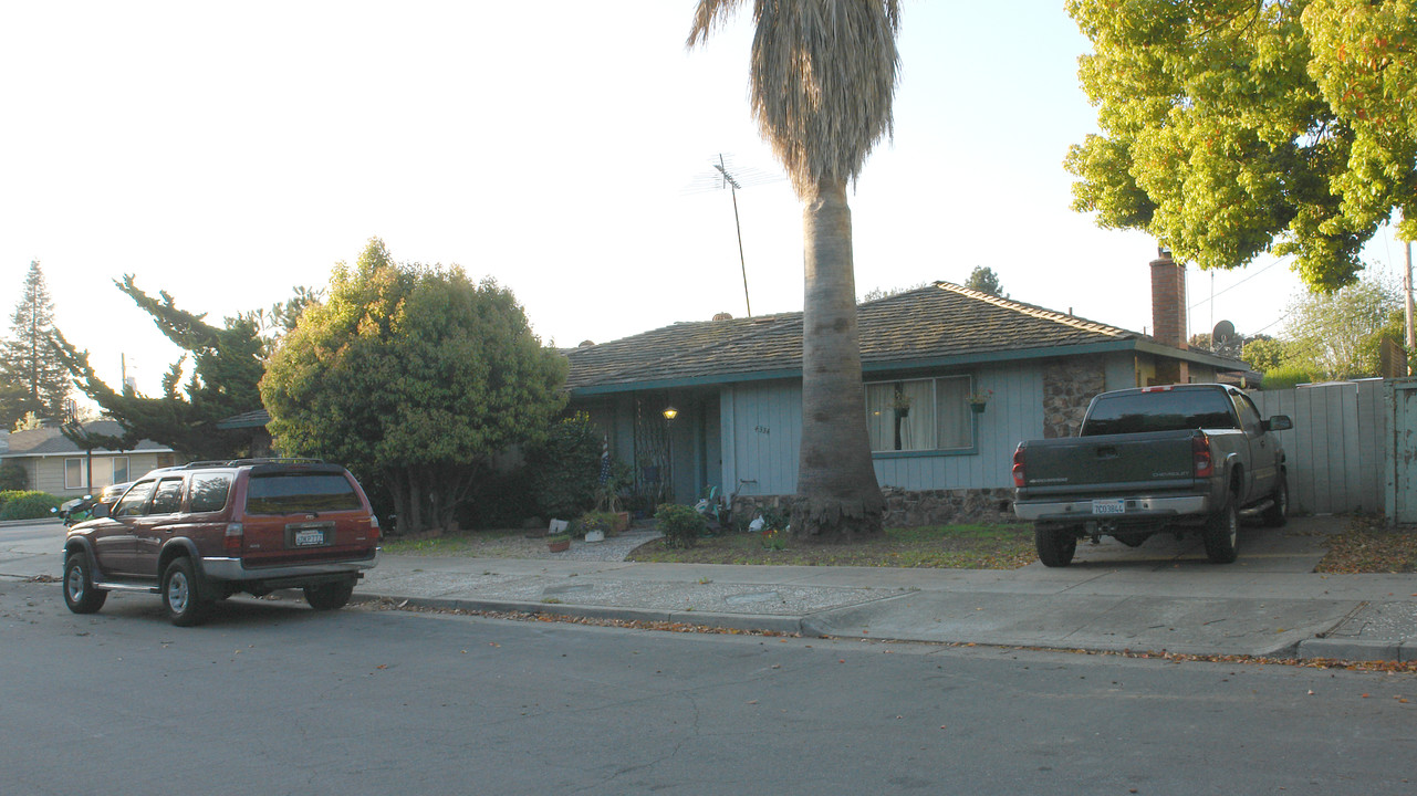 4334 Junipero Serra Ln in San Jose, CA - Foto de edificio