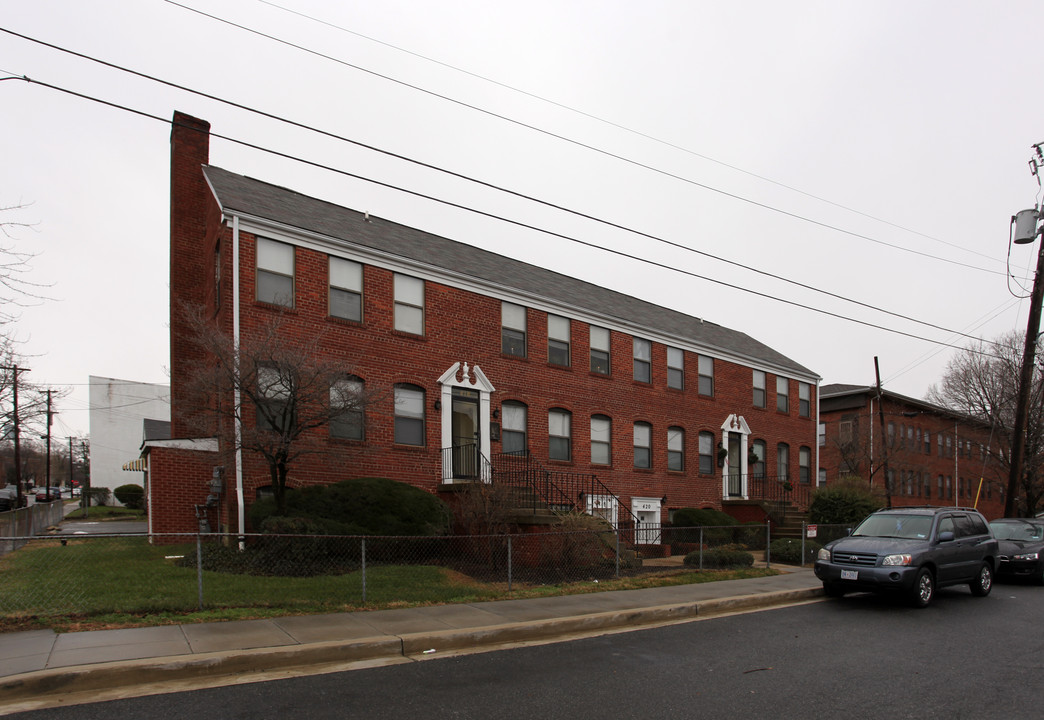 418 32nd St SE in Washington, DC - Building Photo