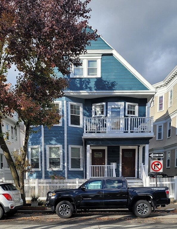 21 Edison Grn, Unit #3 in Boston, MA - Foto de edificio - Building Photo