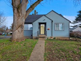 580 18th St NE in Salem, OR - Building Photo