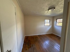 155 Flannagan Dr in Bristol, VA - Foto de edificio - Building Photo