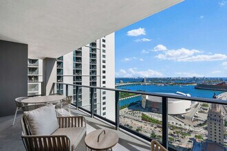 159 NE 6th St, Unit FL27-ID1036363P in Miami, FL - Building Photo - Building Photo