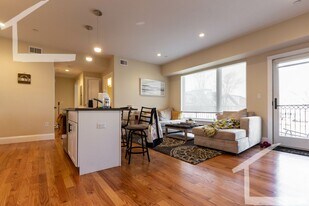 17 Glencoe St in Boston, MA - Building Photo