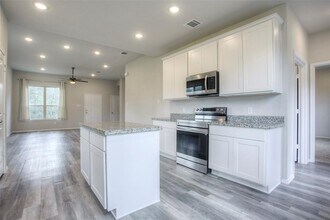 4 Big Lake Cir in Huntsville, TX - Building Photo - Building Photo