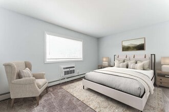 Mid Island Apartments in Bay Shore, NY - Foto de edificio - Building Photo