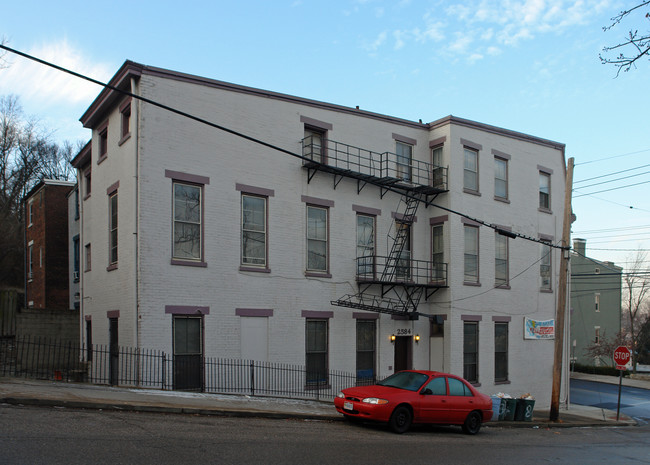 2584 W McMicken Ave in Cincinnati, OH - Building Photo - Building Photo