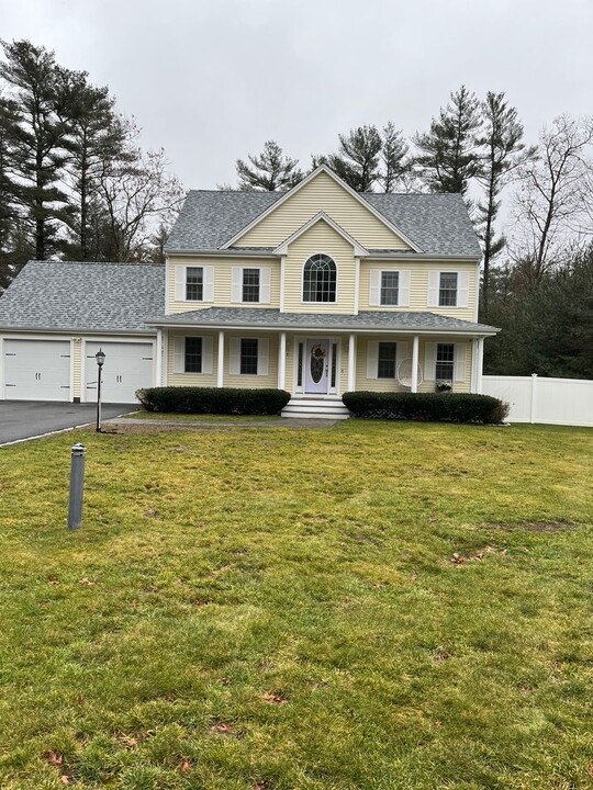 59 Pebble Brook Dr in Middleboro, MA - Foto de edificio