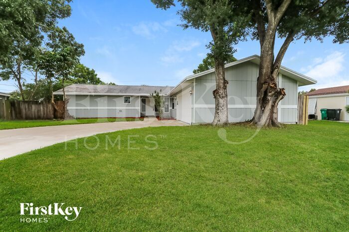 521 SW Comet Terrace in Port St. Lucie, FL - Building Photo