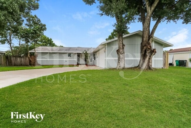 521 SW Comet Terrace