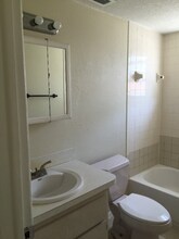 5712 Quist Dr in Port Richey, FL - Foto de edificio - Building Photo