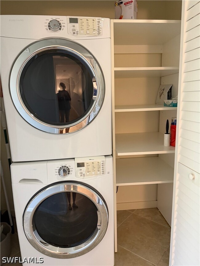 property at 5555 Heron Point Dr